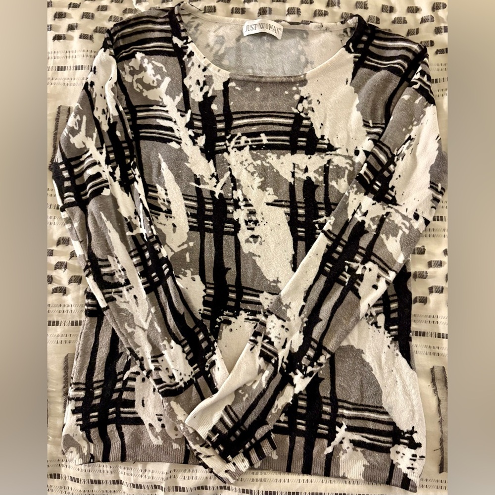 JUST WOMAN SIZE M GEOMETRIC PRINT MEDIUM WEIGHT SWEATER/ SUPER SOFT  KNIT!!!